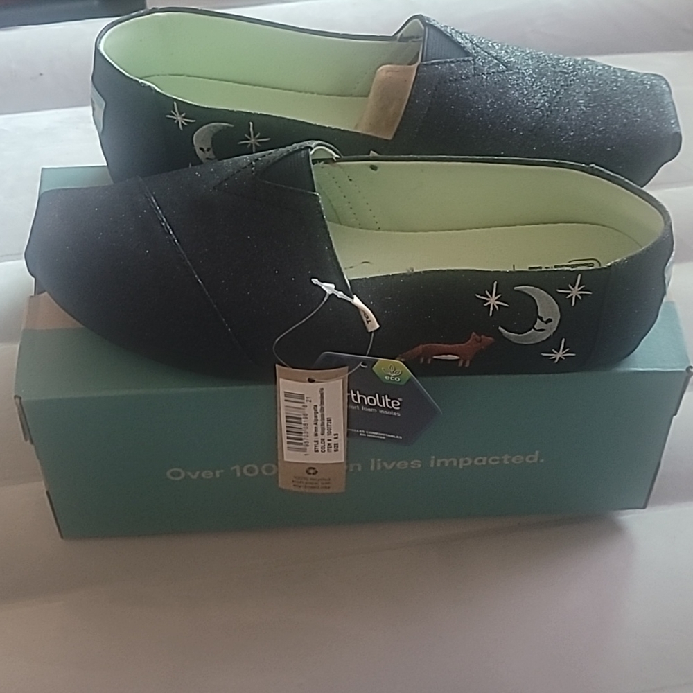 TOMS NWT